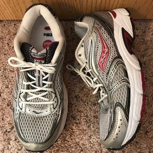 Women’s Saucony Tennis Shoe